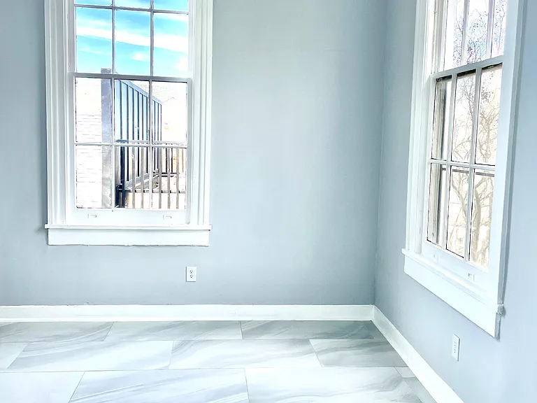 2403 Carondelet St #E — Photo 8