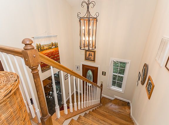 3rd image of 136 Pleasant Ln