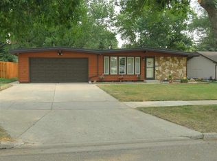 9 27th St SW, Minot, ND 58701