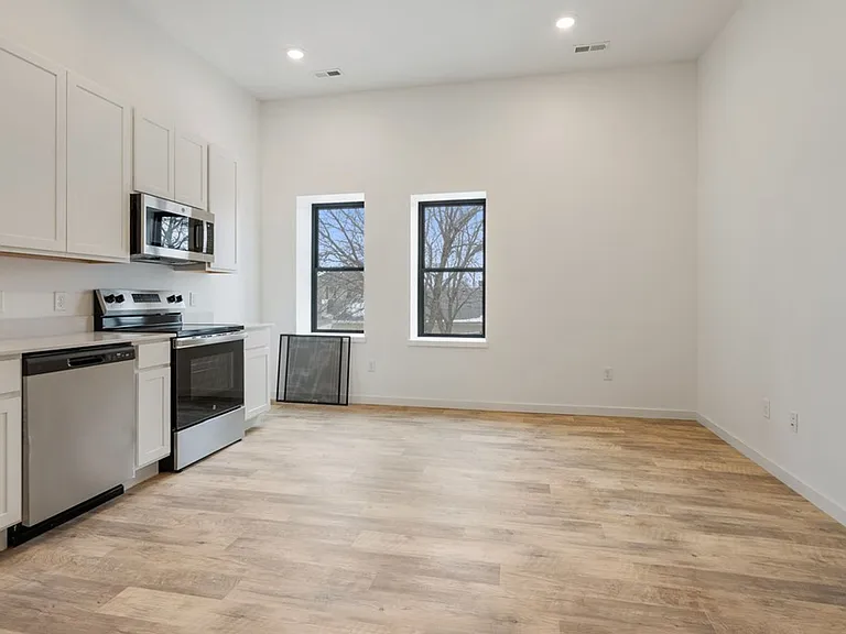 Reinbeck Apartments — Photo 19