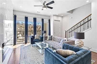 3rd image of 223 16th St NW #6