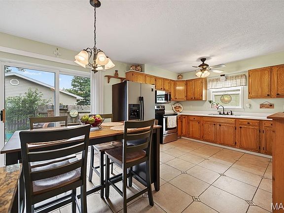 5th image of 632 Willow Ln