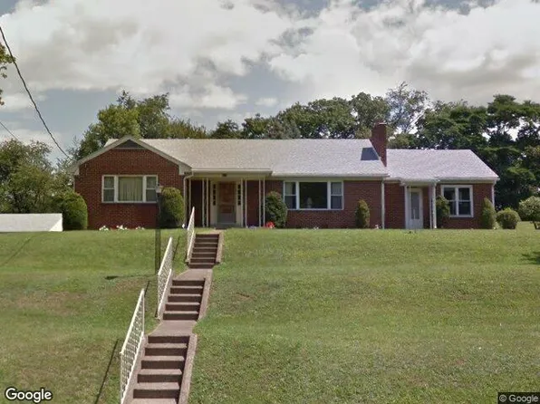 401 Village Rd, Harrisburg, PA 17112