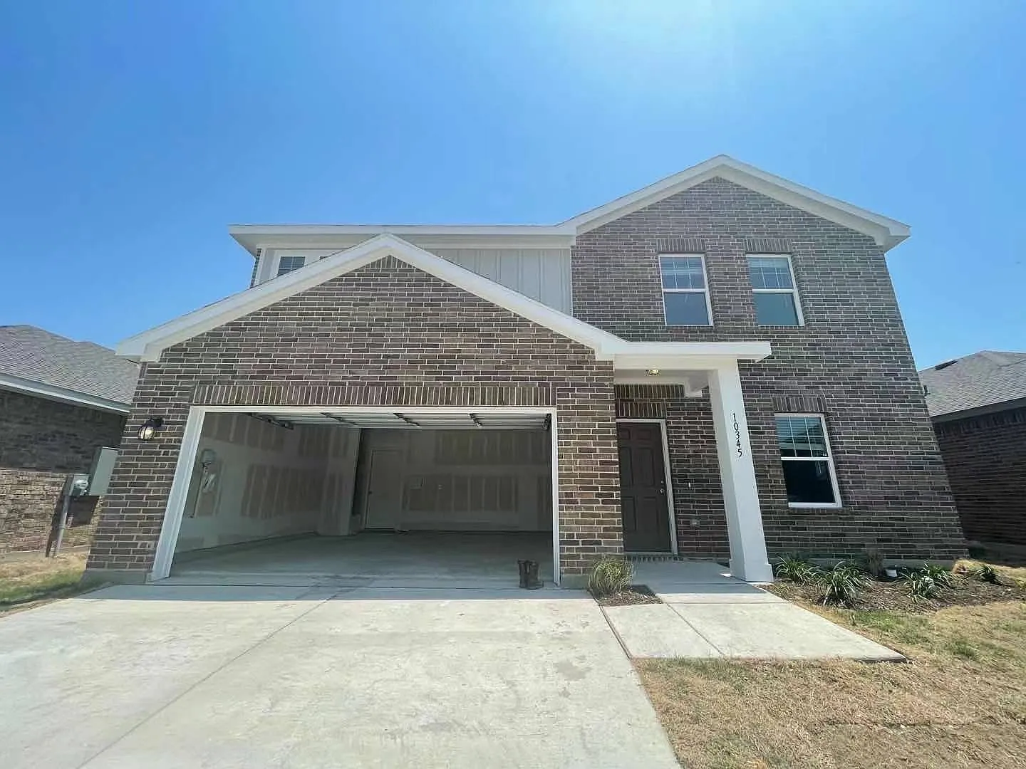 4 Bedroom 2.5 Bath House For Lease in Fort Worth — Photo 1