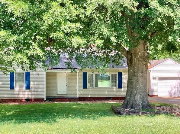 202 College View Dr, Dallas, NC 28034