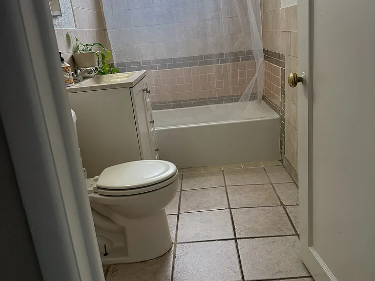 2526 N Oak St — Photo 16