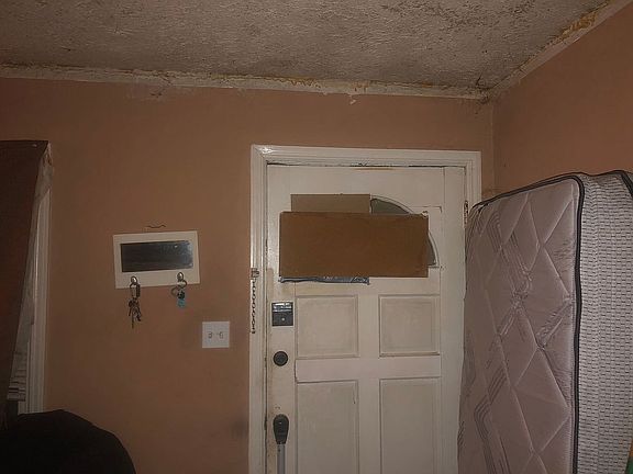 4th image of 2229 E Dudley Ave