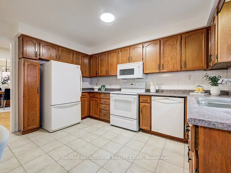 440 Parkridge Cres — Photo 10
