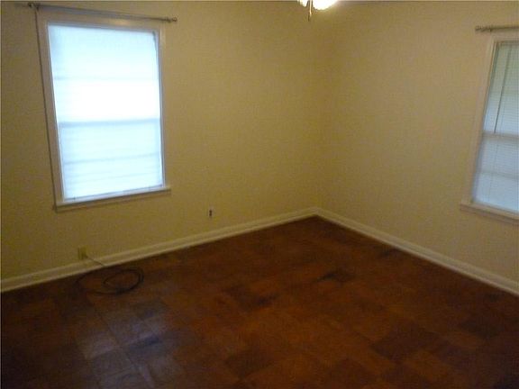 4th image of 136 Mallard St