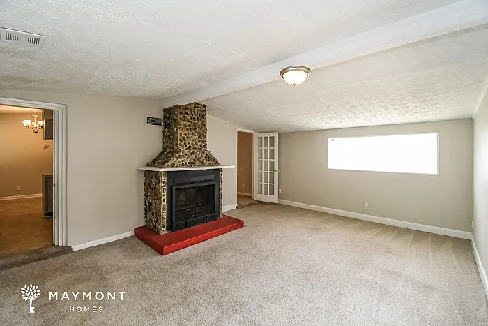 3 bed, 1.0 bath, 1195 sqft, $1,545 — Photo 4
