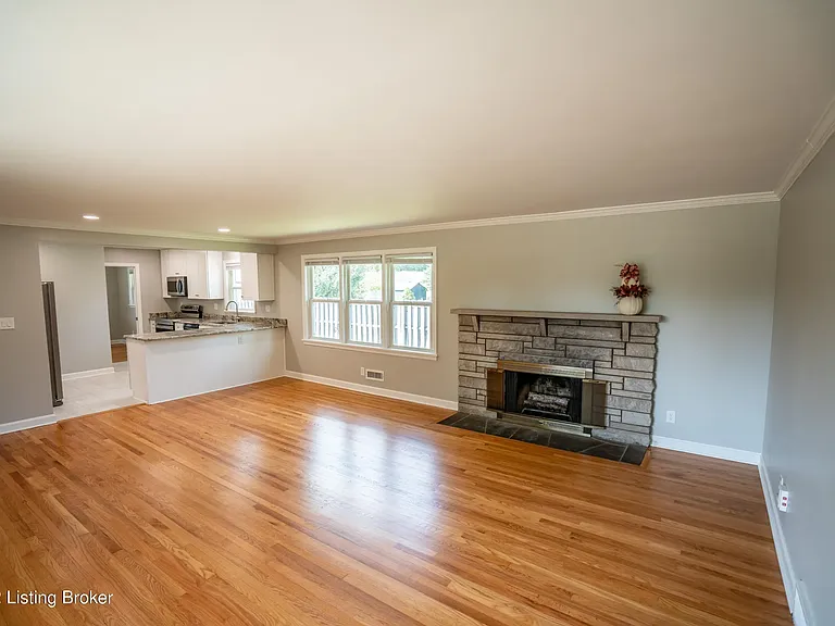 9008 Haviland Ave — Photo 8