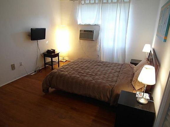 3rd image of 850 Jefferson Ave APT 4
