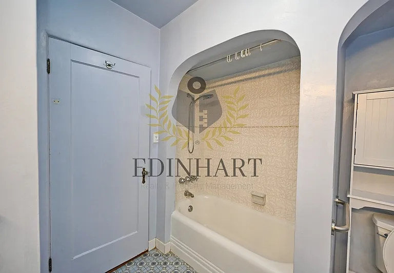 145 E University Ave — Photo 30