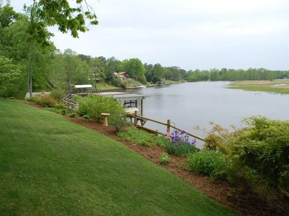 5050 River Dr, Lanexa, VA 23089