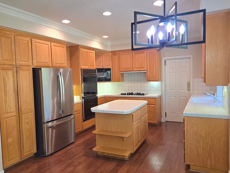206 Murcia Ct — Photo 9