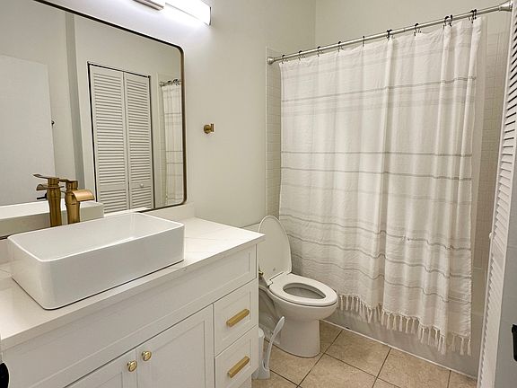 4th image of 2449 N Marshfield Ave #1