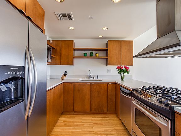 3rd image of 1420 N Laurel Ave APT 410