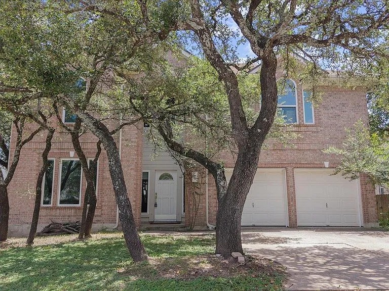 706 Hilltop Dr — Photo 1