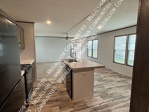 3rd image of 120 Oak Run