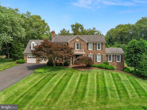 1003 Coralberry Ct, Great Falls, VA 22066