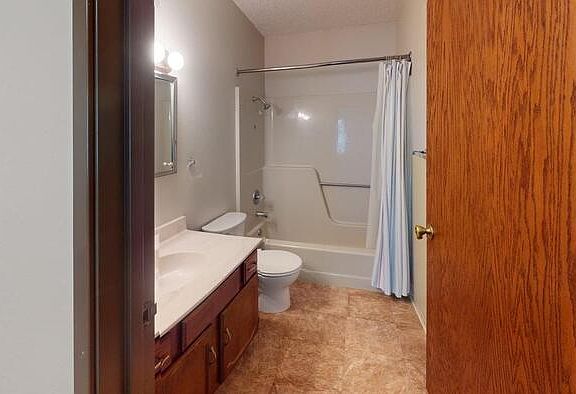3rd image of 2920 Ontario Ln #11