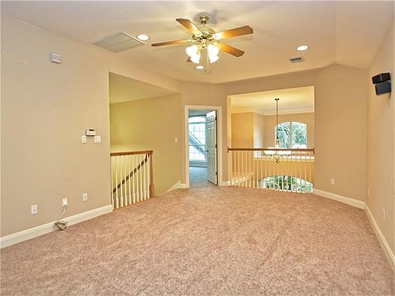 Large upstairs bonus room