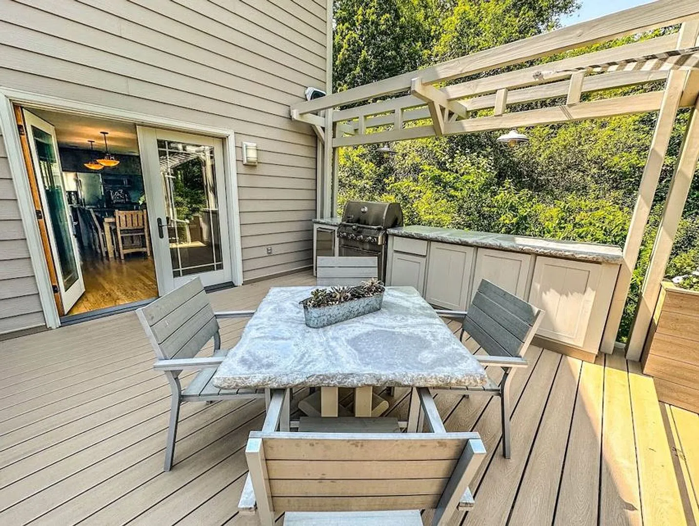 4 Bed | 3.5 Bath | Large, Furnished, West Rapid Home | Utilities Included — Photo 3