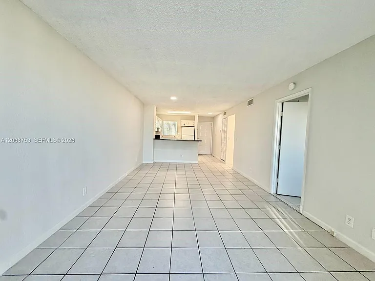 8750 N Sherman Cir #505 — Photo 3
