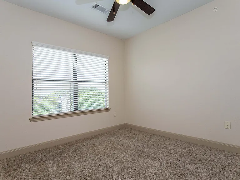 La Mariposa Apartments — Photo 21