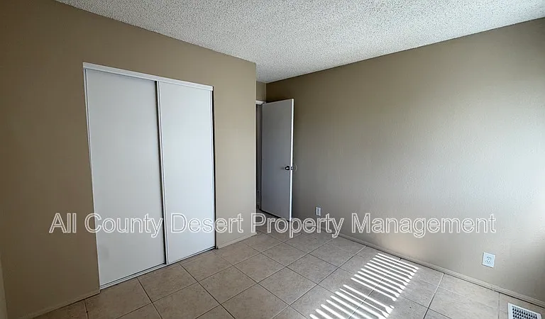 69180 Victoria Dr #8 — Photo 18