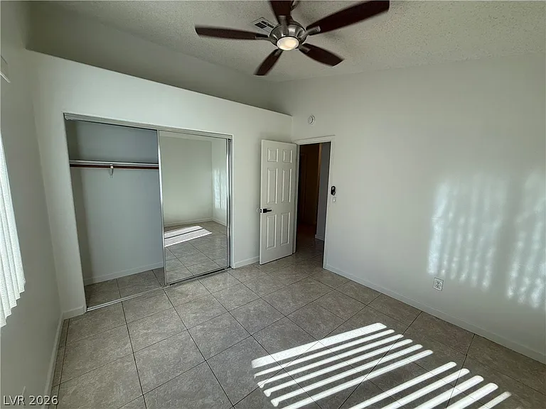 488 Chelsea Dr — Photo 12