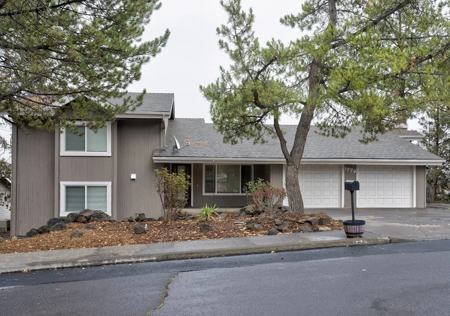 1770 Ne Cliff Drive, Bend, Oregon 97701 - Edgecliff — Photo 1