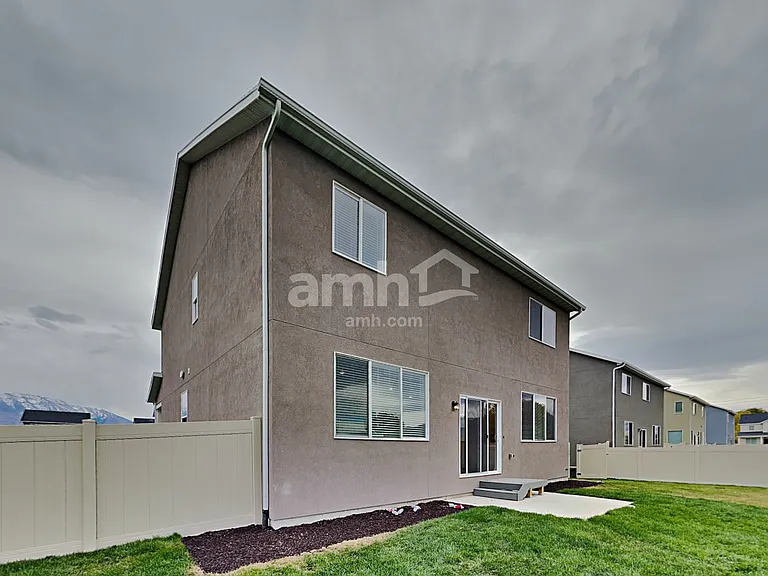 221 N Dry Creek Rd — Photo 29