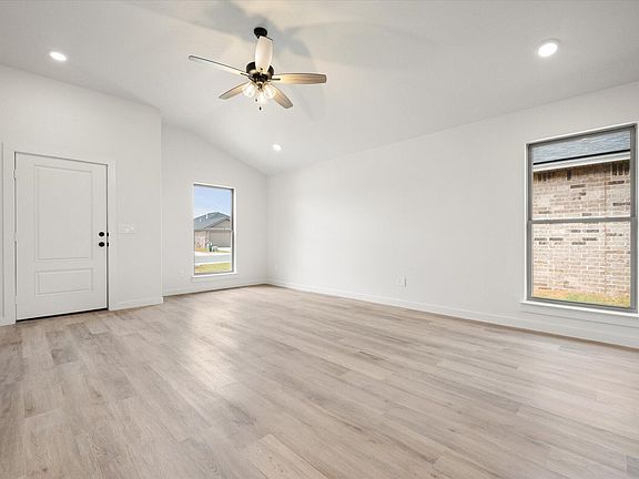5th image of 2416 Bryan Ave