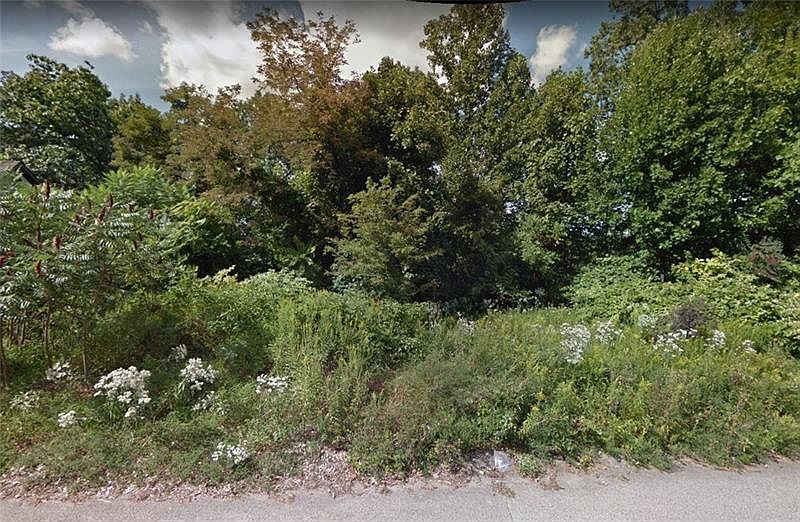 1st image of 4 Linden Dr