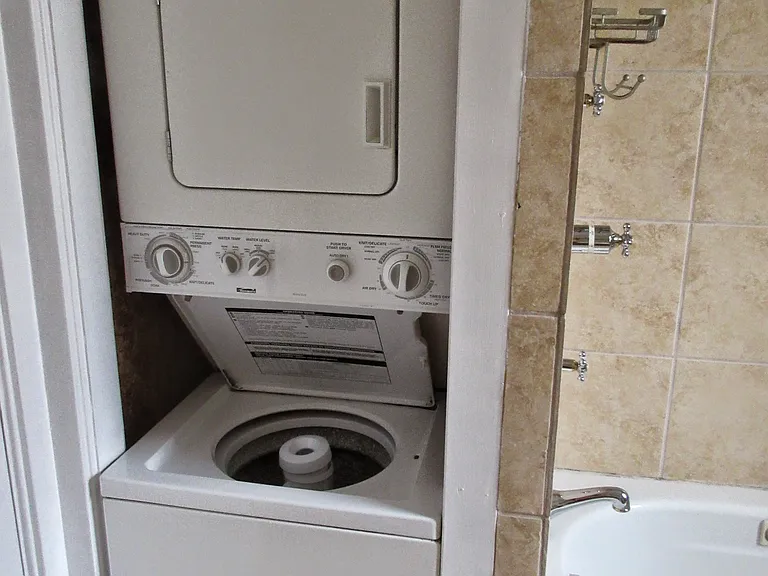 Stacked washer/dryer