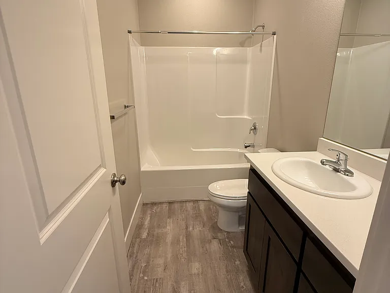 450 NE Pine St #450 — Photo 13
