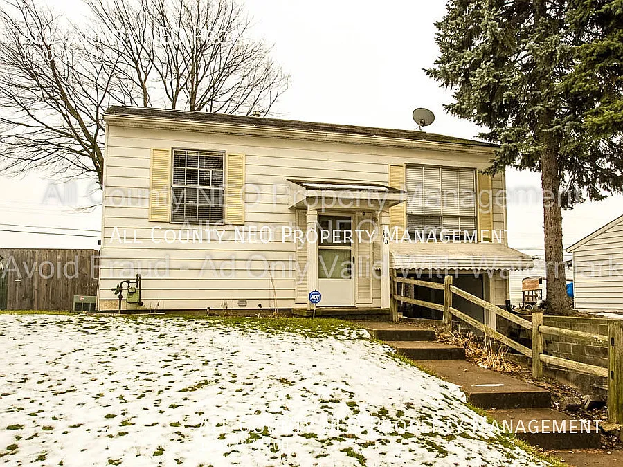 1810 Endrow Ave NE photo 1