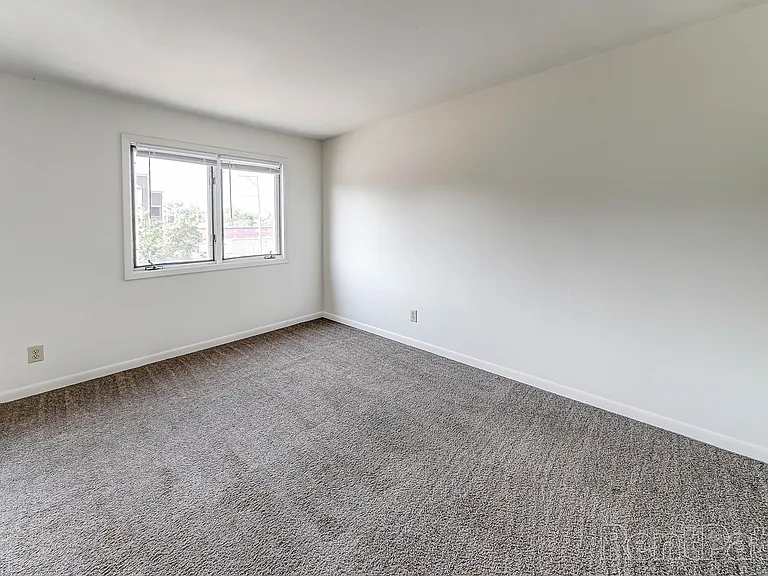 Campus Walk Apartments — Photo 42