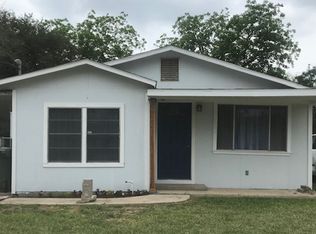 233 Evans St, Uvalde, TX 78801