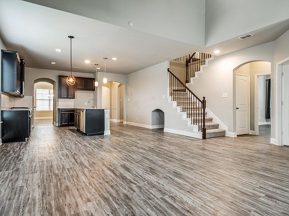 5th image of 629 Bird Creek Dr