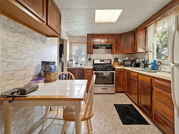 5th image of 21 Delavan Ave