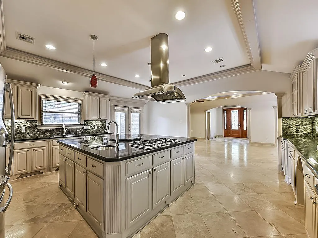 4 bed, 3.5 bath, 2862 sqft, $4,350 — Photo 2