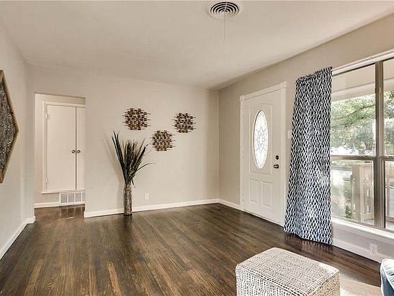 5th image of 330 Parkwood Pl