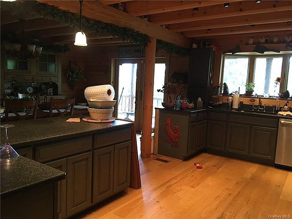 4th image of 10 Eaglewood Vista Ln