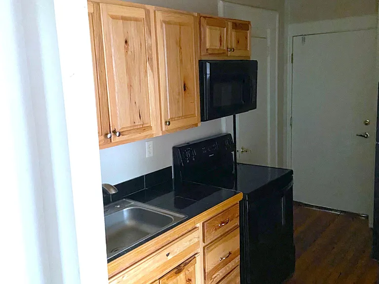 220 E Main St #3 — Photo 7