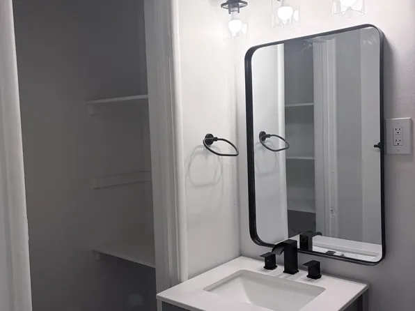 2908 E Terrace Ave, Fresno, CA 93703