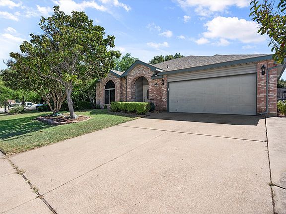 3rd image of 2206 Havenwood Dr