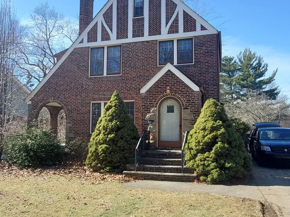 2030 E 228th St, Euclid, OH 44117