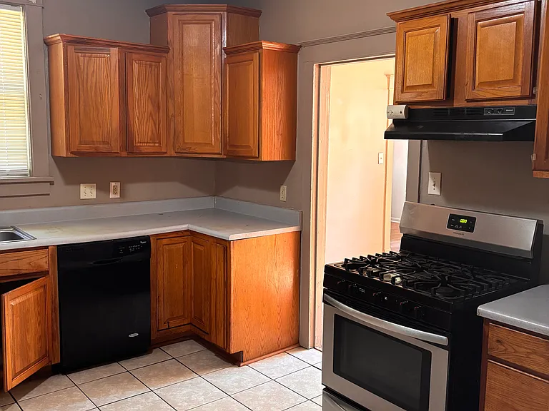 300 Rose Ln — Photo 30